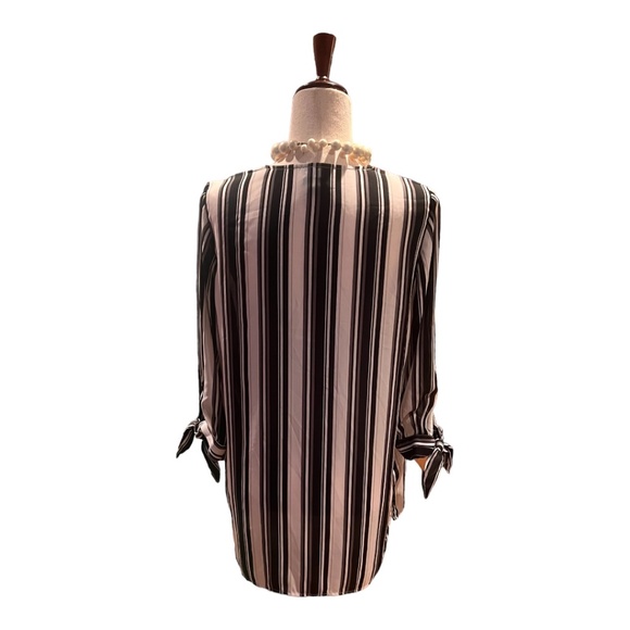 Worthington Blouse - Picture 3 of 4